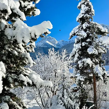 Blick Lischana- Ein Traum Mit Bergpanorama, Sauna, Hottub شقة *